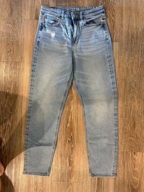 American Eagle Light Wash Mom Jeans